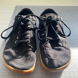 Splay Freestyle black and tan barefoot shoes 39